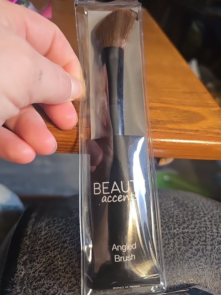 Beauty Accents Angled Brush