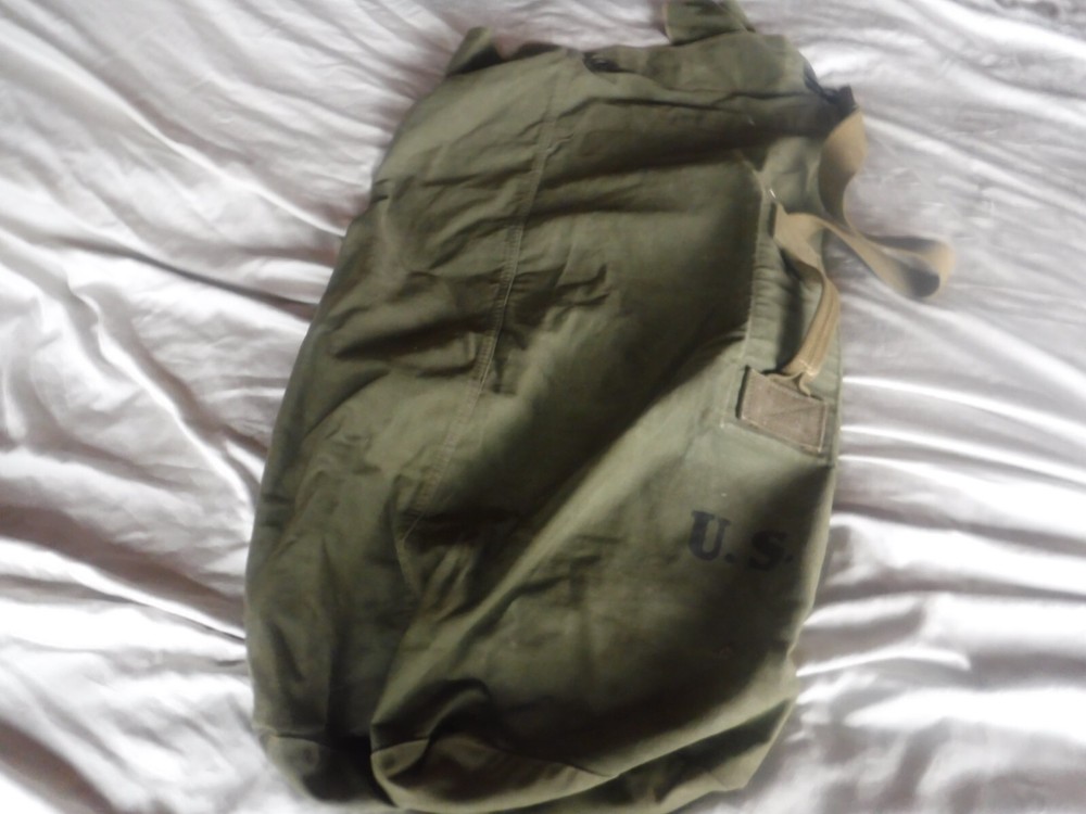 US Army Green Duffle Bag Pre Owned