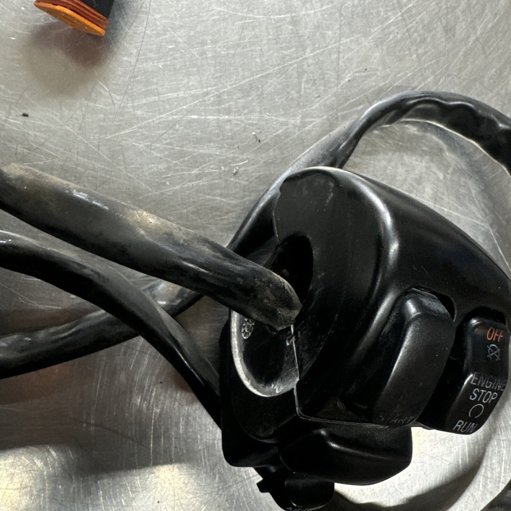 1996 Harley Davidson FLHTC Classic Handlebar Switch Housings USED Pair