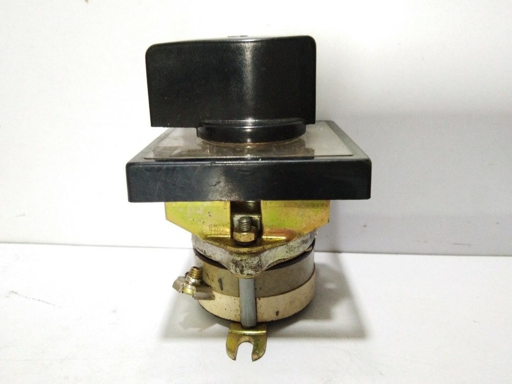 SIEMENS 5TK1 111 - 2 POLE SELECTOR SWITCH