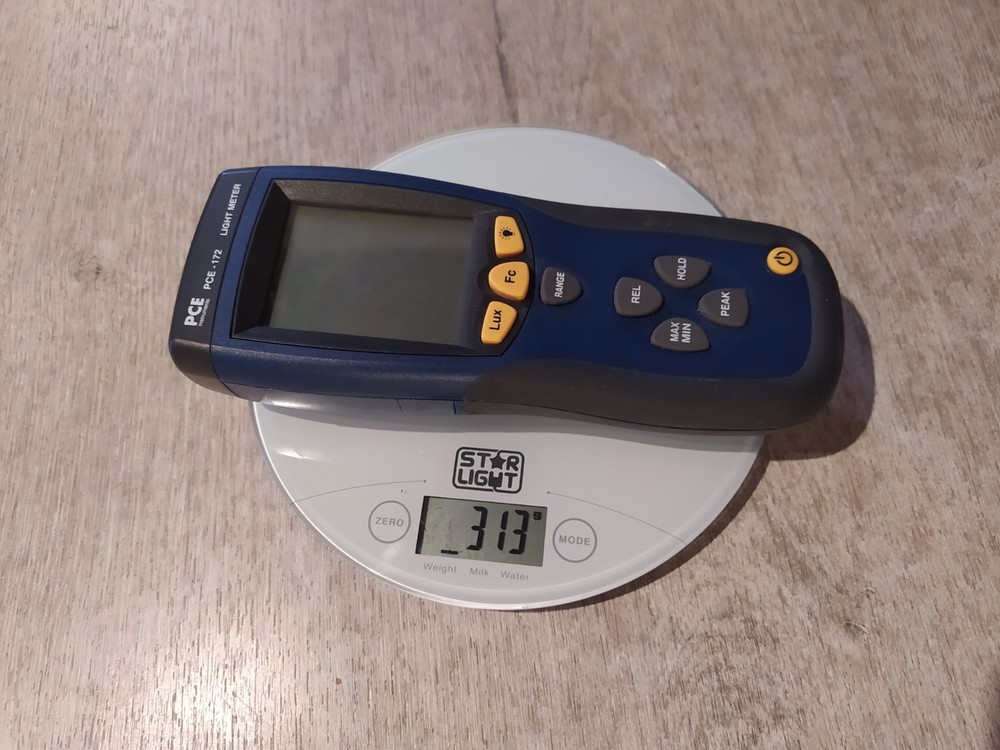 PCE INSTRUMENTS PCE-172 LIGHT METER