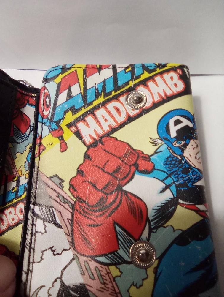 MARVEL CAPTAIN AMERICA LOGO WALLET & CHAIN GREAT FOR ANY COLLECTION!