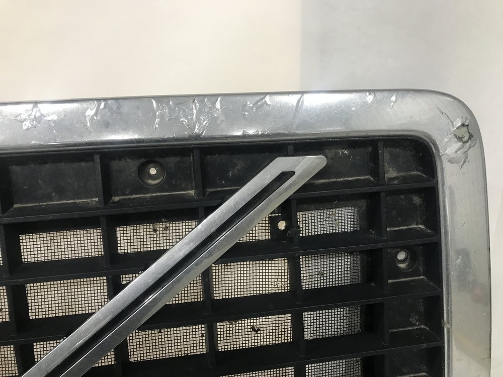 2003-2017 Volvo VNL Grille - Used