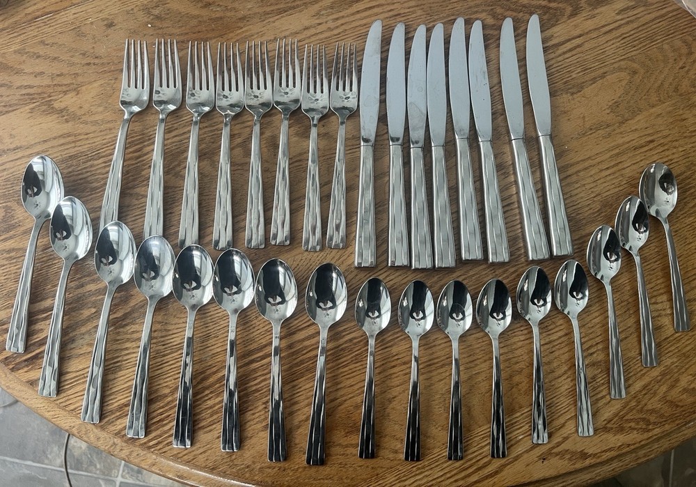 Oneida CAMDEN Stainless Flatware 32 piece set lot Dinner Forks & Spoons