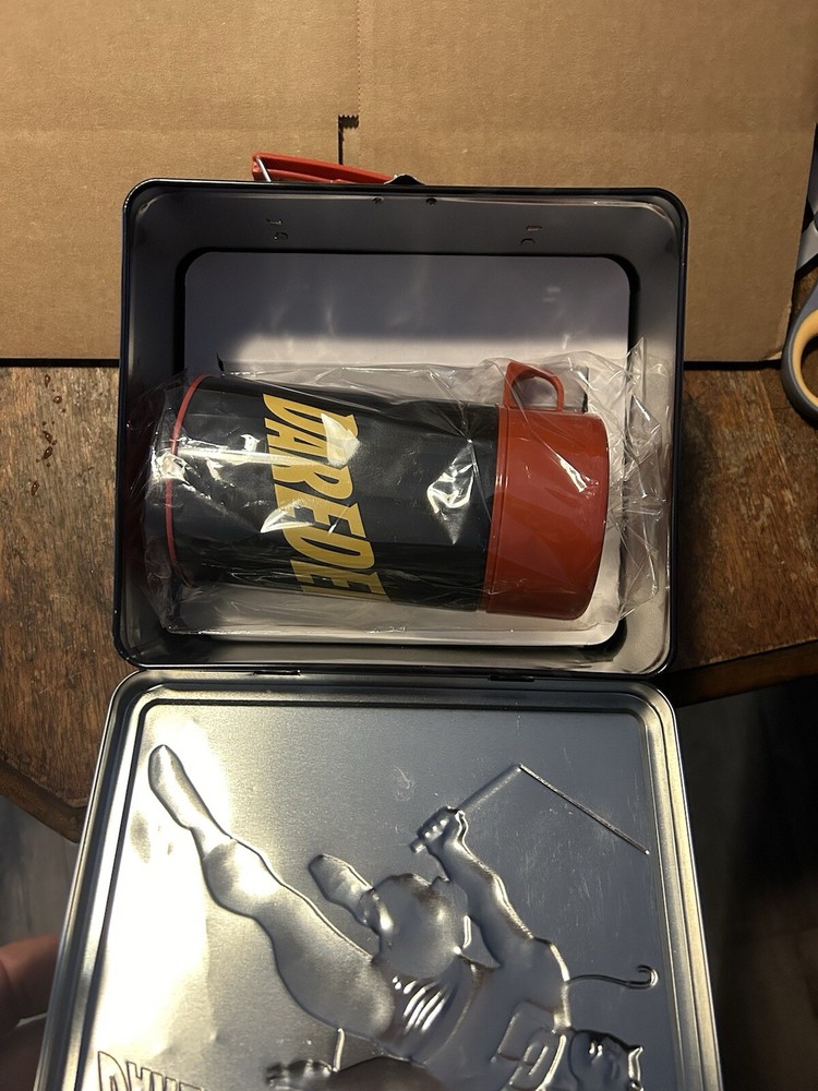 DAREDEVIL LUNCHBOX w/ THERMOS! NEW!