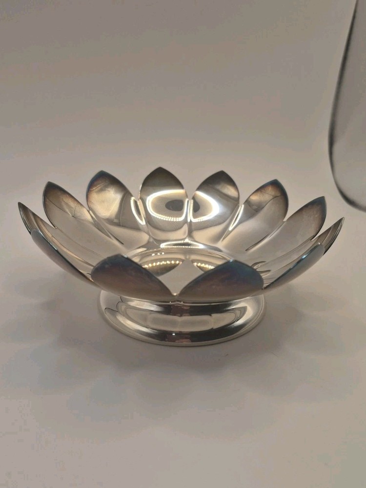 Reed & Barton Silver Plate Water Lily Lotus Bowl Dish #3002
