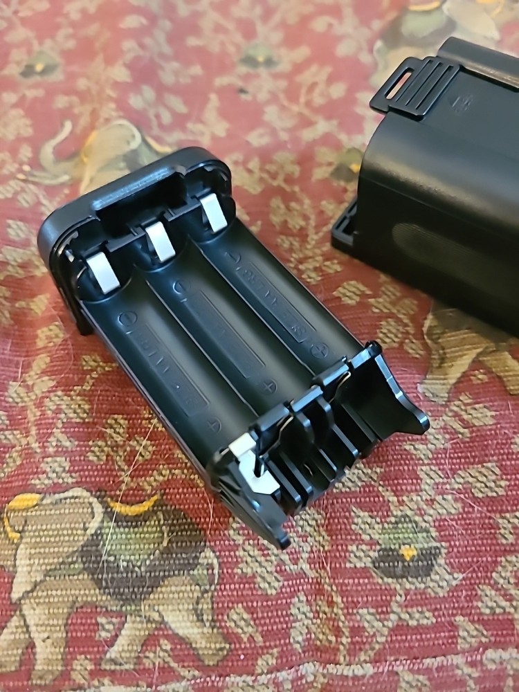 SONY 6D Battery Case N60 For 6 AA Batteries Great Shape