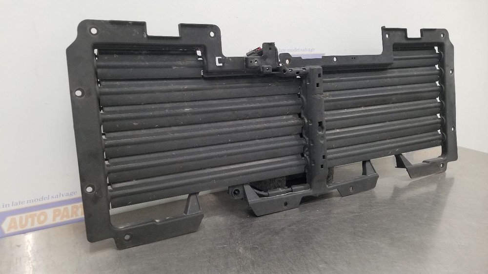 17 CHEVY TAHOE AIR SHUTTER ASSEMBLY