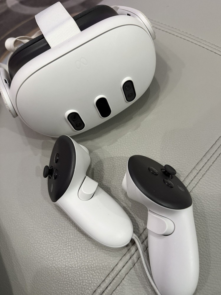 Meta Quest 3 512GB + Bundle - Batman: Arkham Shadow + $100 Meta Gift Card