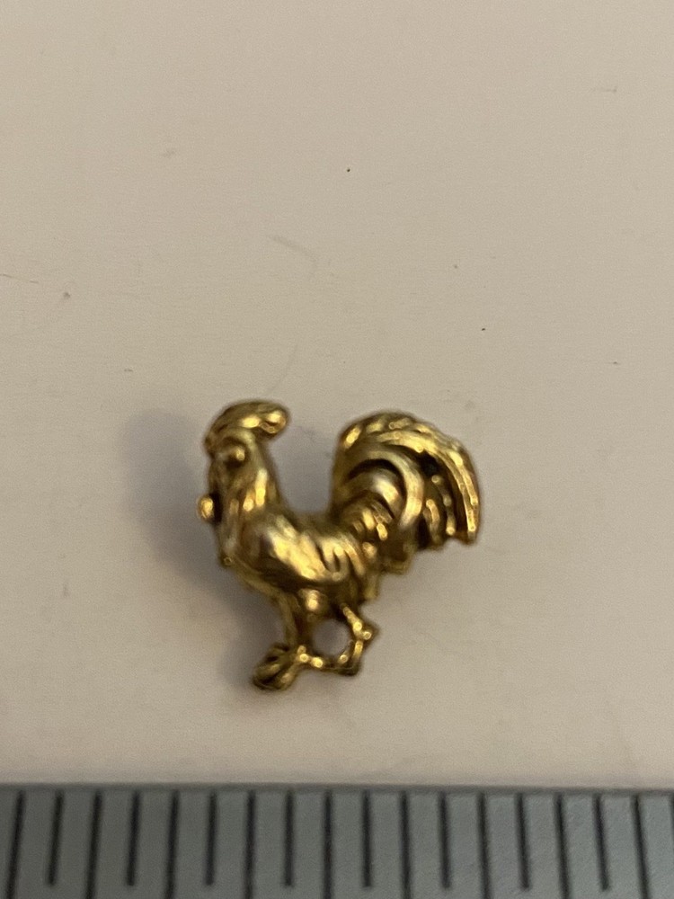 Rooster Chicken Lapel Pin P17