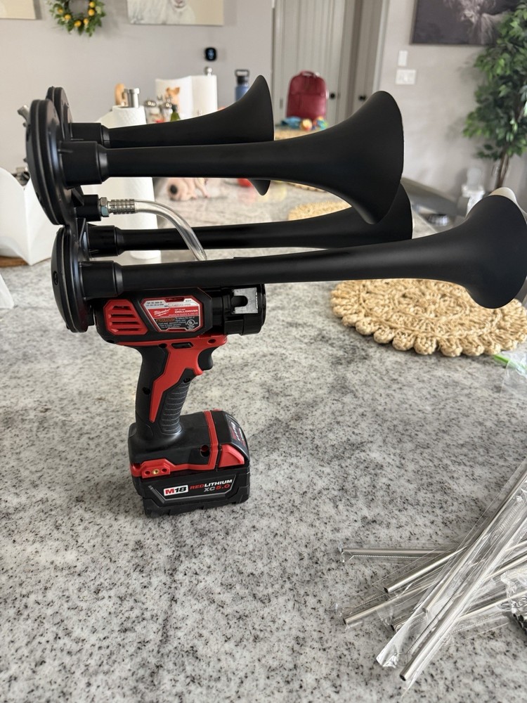 Milwaukee M-18v, 4 Horn, Train Horn