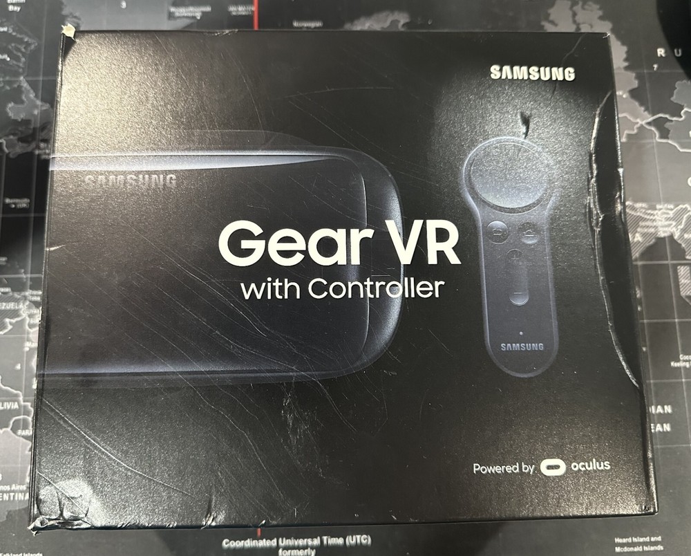 Samsung Gear VR SM-R324 With Controller - Complete - Powered by oculus