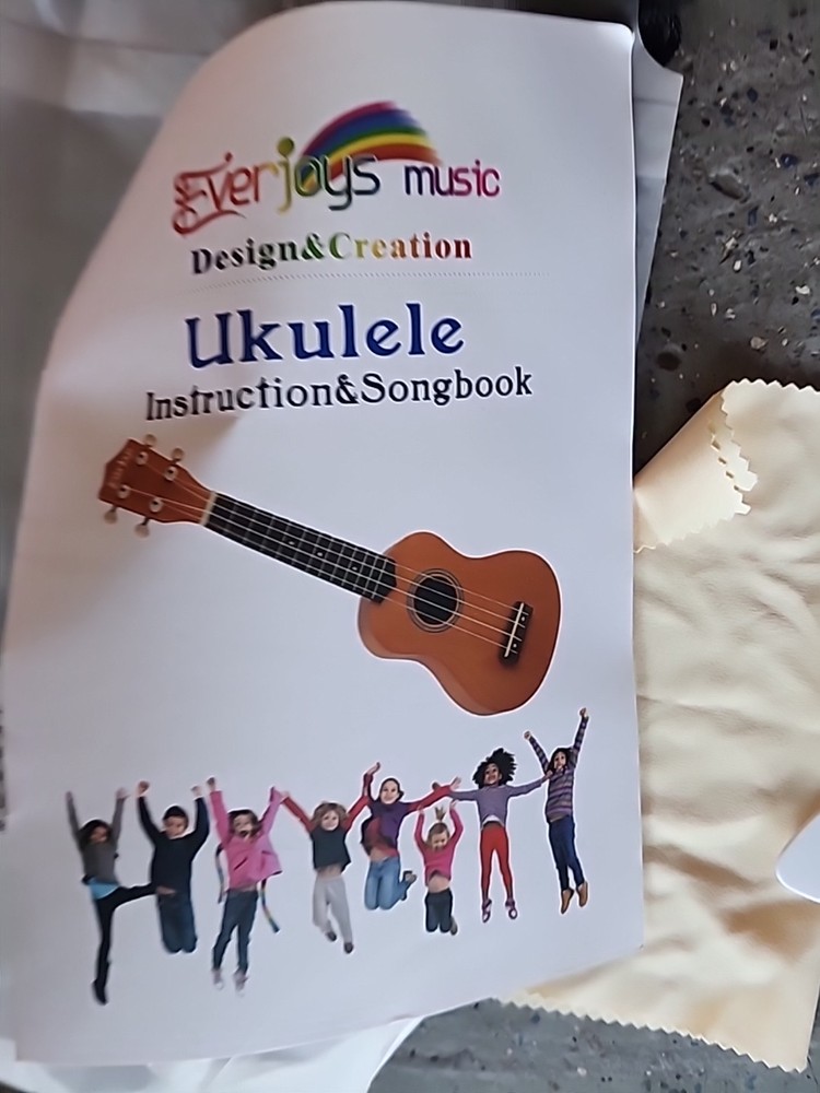 Everjoys Beginners Ukulele With Bag Case Song Book & Strap