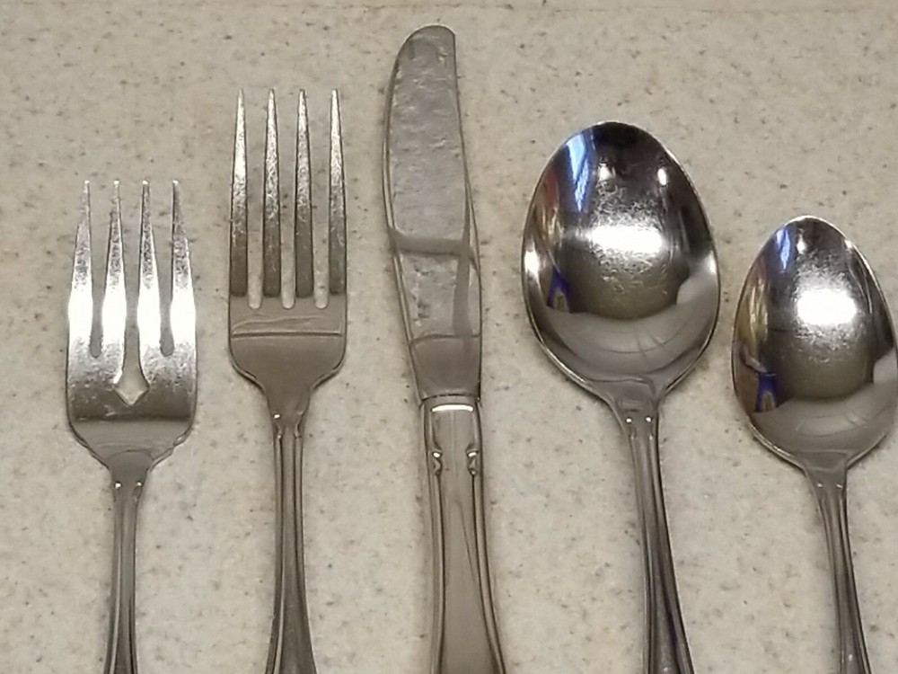 ONEIDA STAINLESS FLATWARE ARBOR ROSE TRUE ROSE 5 PIECE PLACE SETTING FREE SHIP!