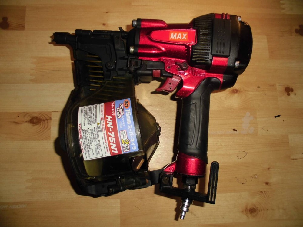 Max High-Pressure Nailer HN75N1 Red