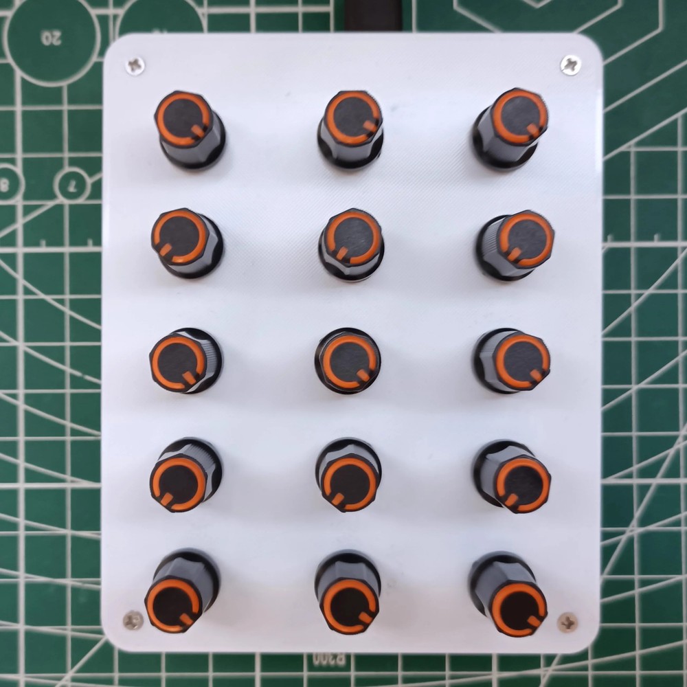 15 Knobs Customize CC Info Volume USB-C Music Hosting Software MIDI controller