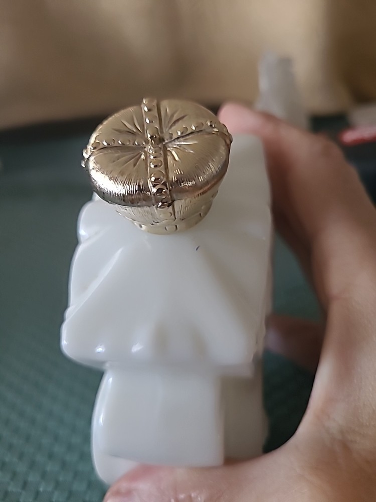 VINTAGE WHITE GLASD CARRIAGE CONTAINER (BIN YY)