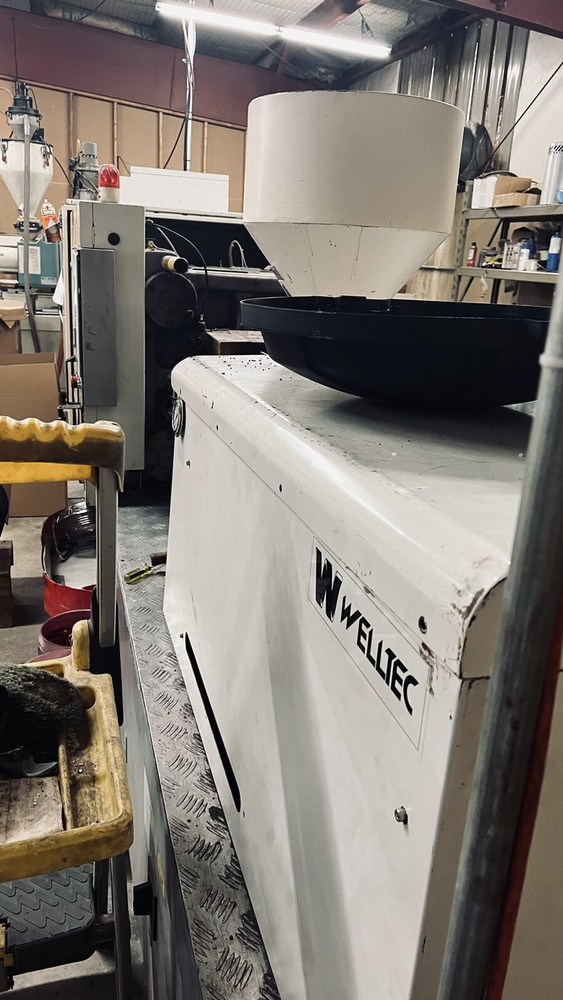 Welltec 175 Ton injection molding machine