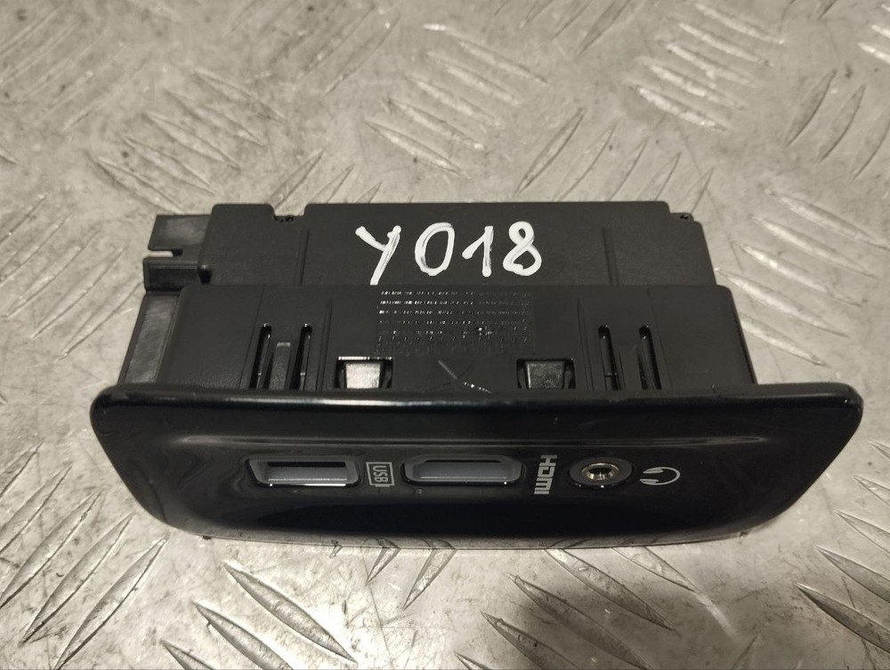 Input device Chrysler Pacifica 2017 AUX USB 68229844AC