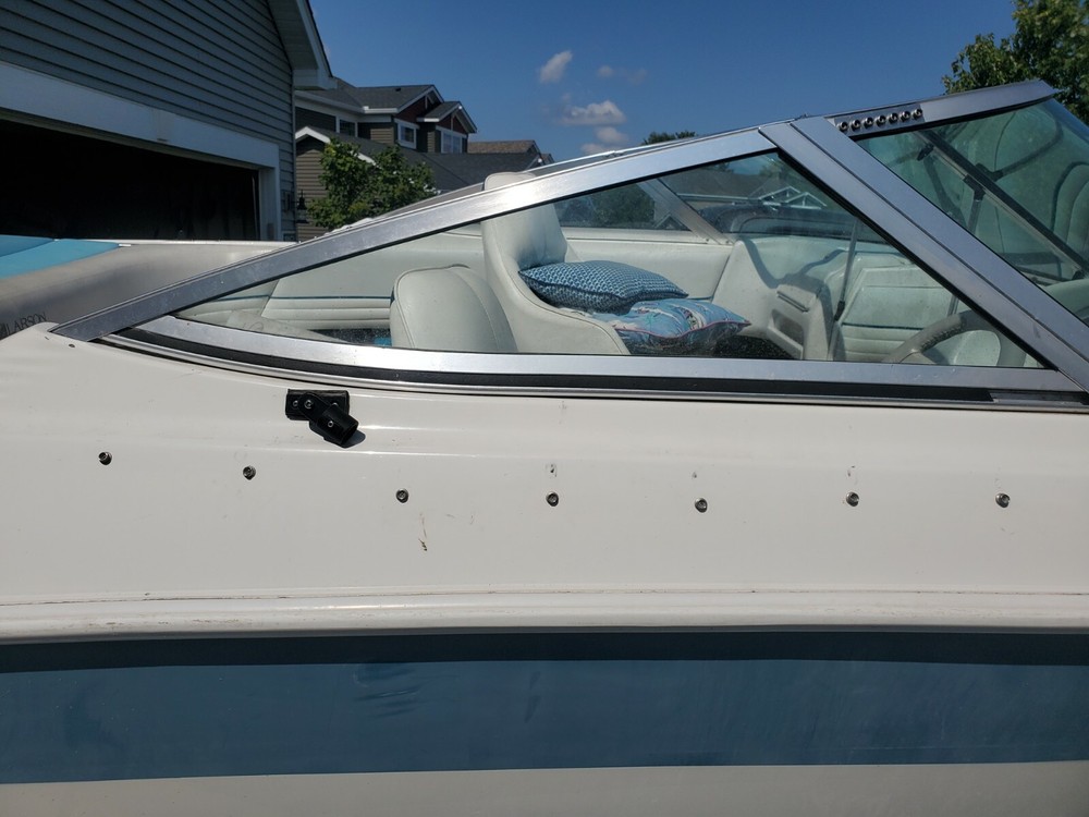 STARBOARD SIDE GLASS WINDSHIELD PANEL ONLY! OFF 1992 LARSON 200 LAZER PARTING