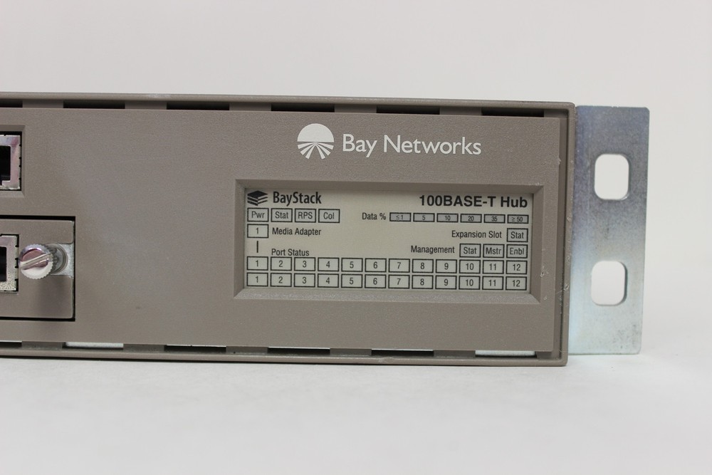 BAY NETWORKS AT2202001 BAYSTACK 100BASE-T STACKABLE 24 PORT HUB WITH 100BASE-FX