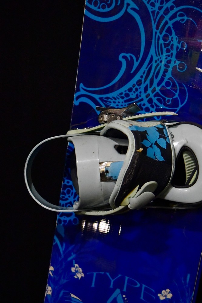 TYPE A SNOWBOARD SIZE 150 CM WITH MEDIUM BINDINGS