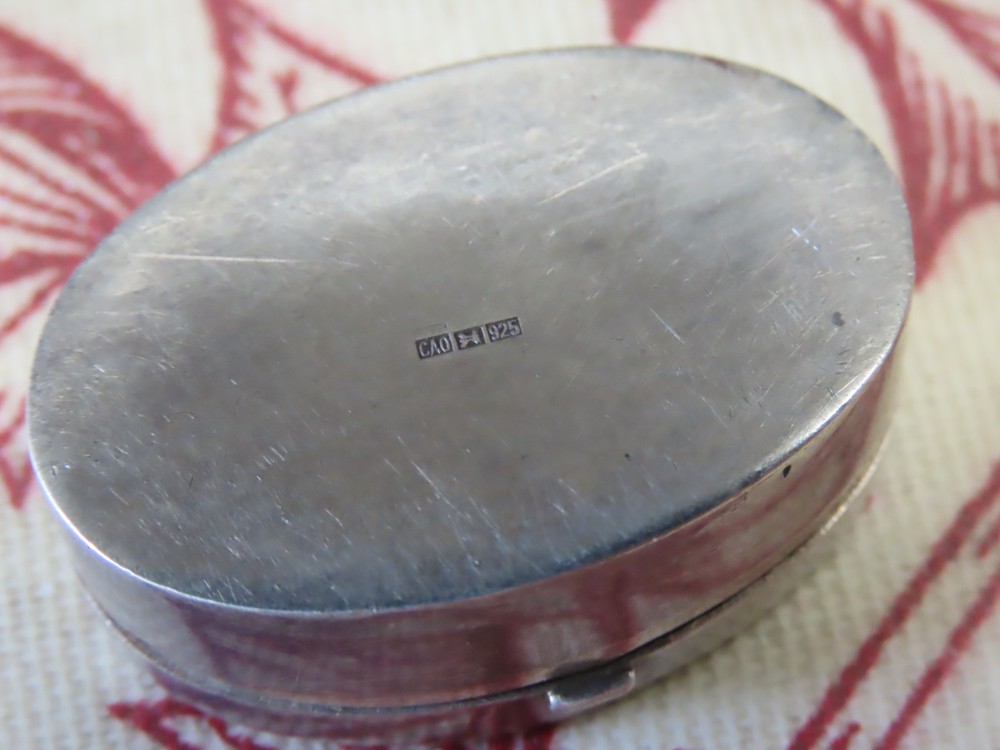Engraved silver pill box, 925