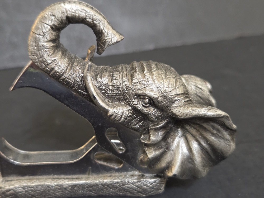Elephant Staple Puller. Cast Metal. Heavy 8oz.
