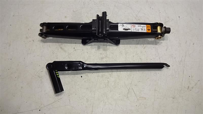 Jack & Tool Kit Fits 2008 Mercury Sable 669222