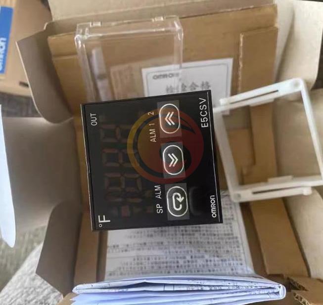 1PC Omron E5CSV-QG Temperature controller new