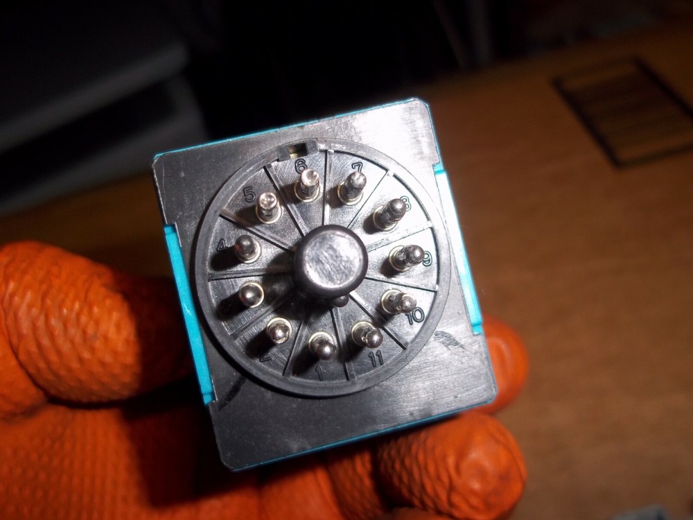 Idec RTE-P21 Electronic Timer with connector