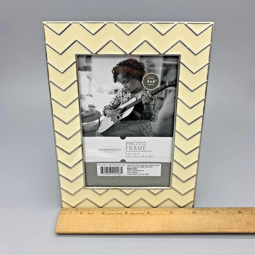 Enamel Photo Frame Chevron Pattern Silver & Cream Off White by Threshold 4x6 NOS