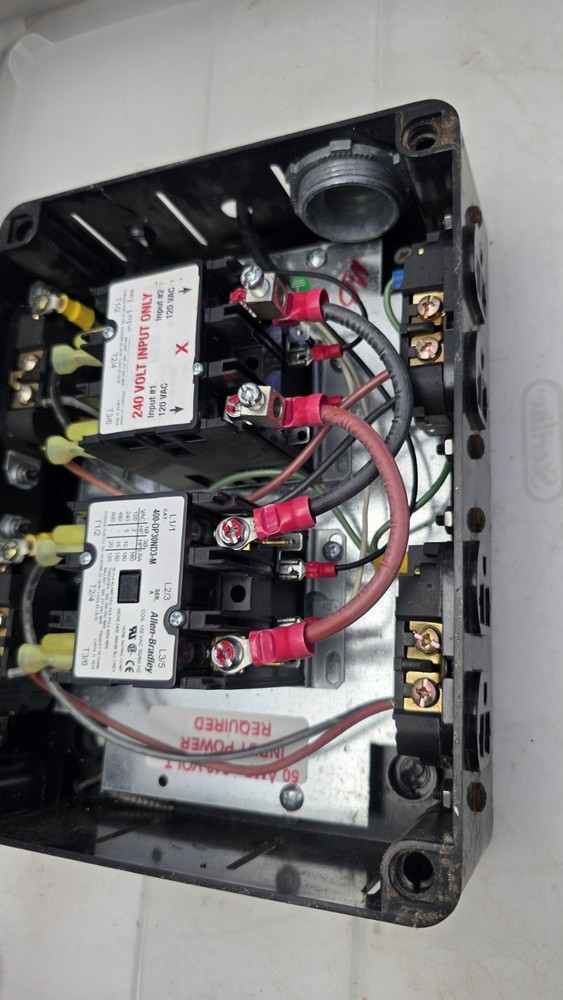 Titan Controls® Helios 8 Light-240V Lighting Controller with 120V Trigger Cables