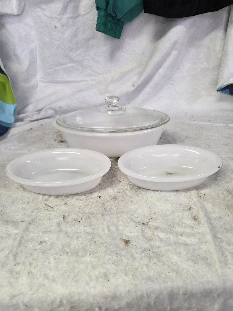 Glass bake 3 Pc Set. Needs Cleaned. See Pics