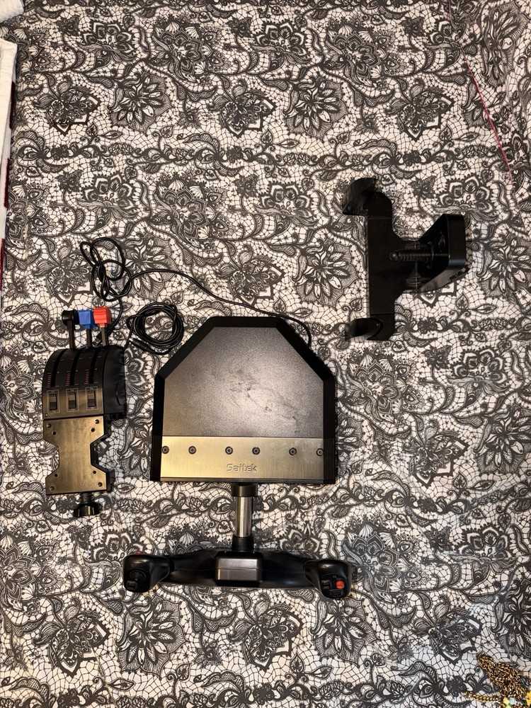 Saitek Flight Simulator Yoke, Throttle Quadrant & Mounting Clamp Bundle