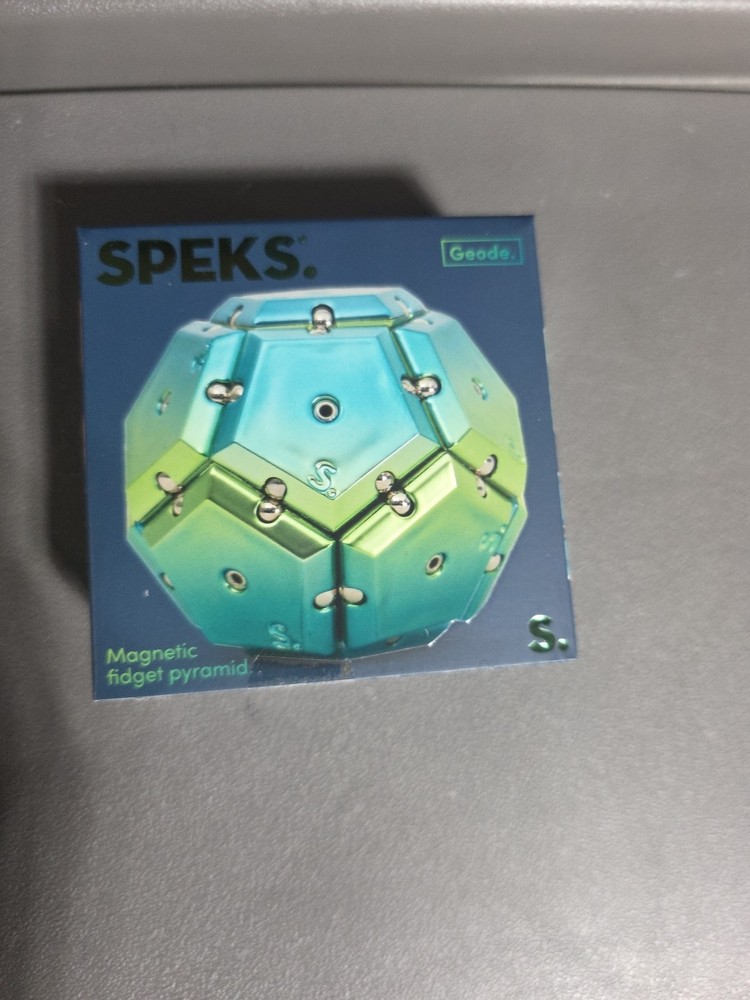 Speks Geode Magnetic Fidget Sphere - Pentagons 12-Piece Set