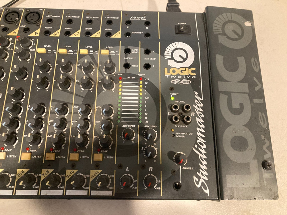 Studiomaster Logic Twelve Mixer