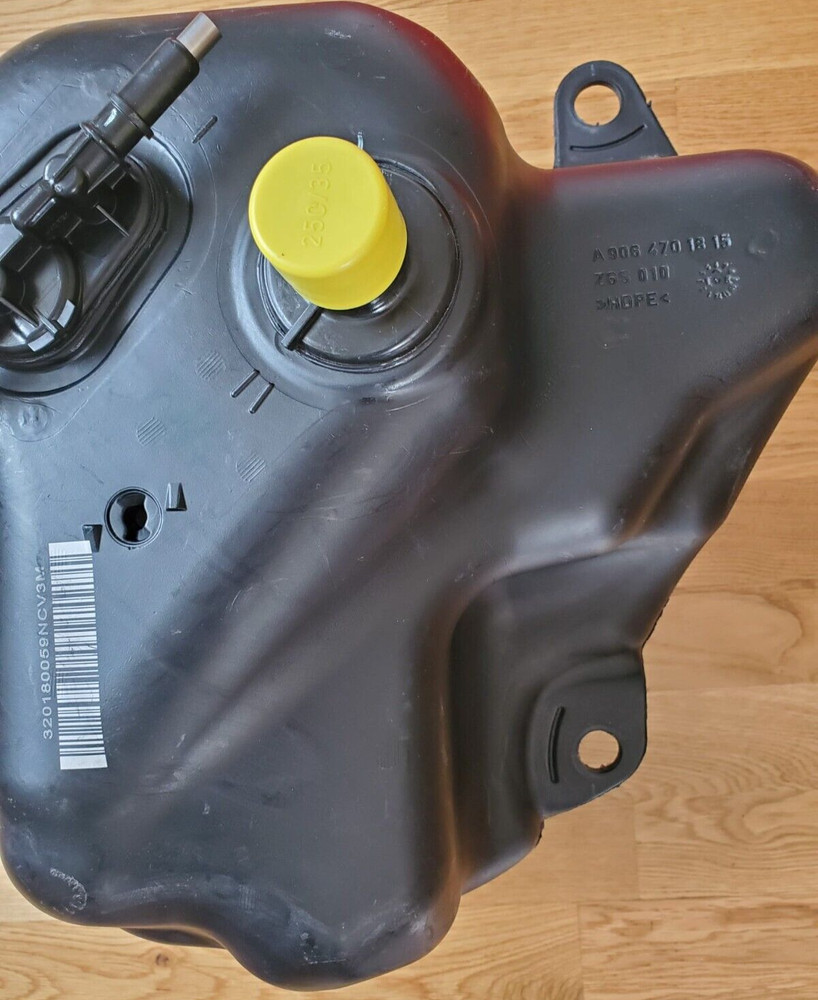 GENUINE SPRINTER ADBLUE TANK + PUMP 9064701815