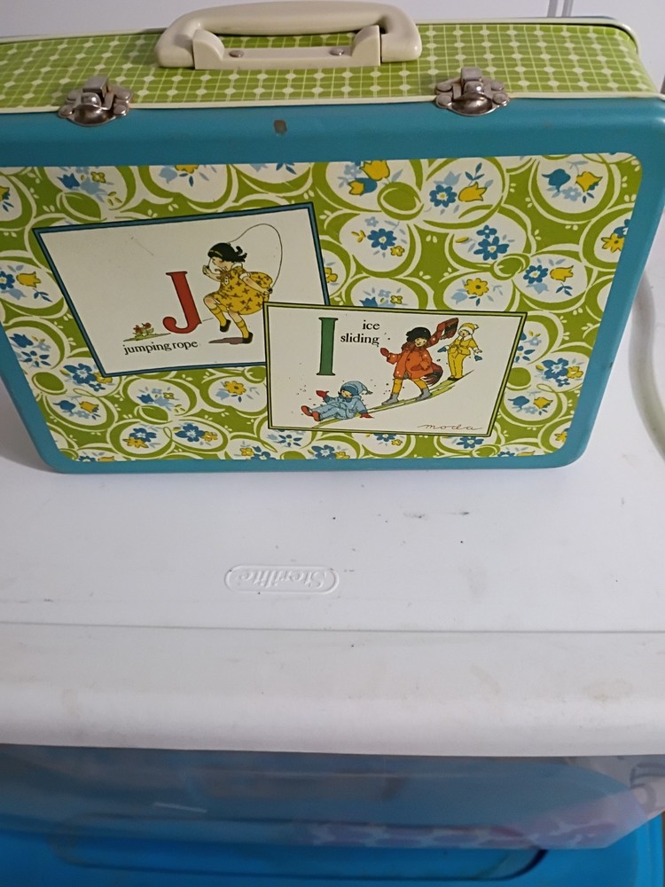 Moda Vintage Tin Alphabet Lunchbox