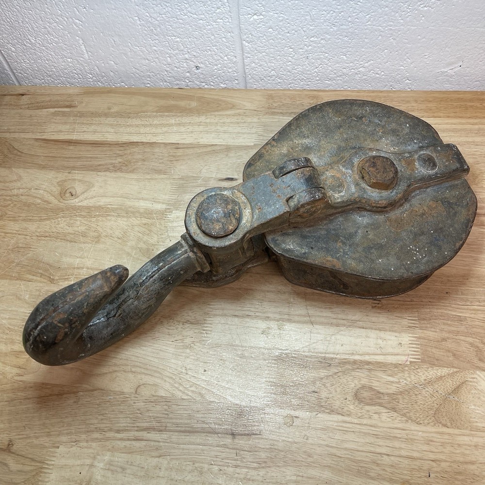 Industrial Snatch Block Solid Iron Pulley - 45lbs