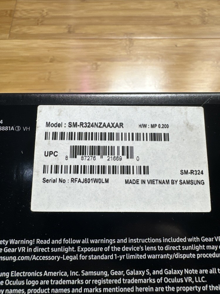 Samsung Gear VR With Controller Powered By Oculus. Open Box.