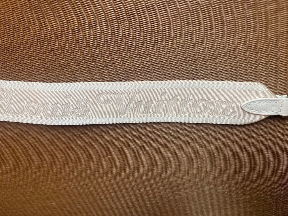Louis Vuitton shoulder strap white, beautiful condition