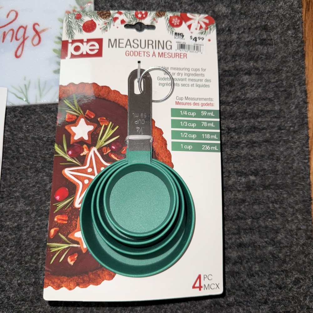 Christmas Baking Measuring Cups Measuring Spoons And Cutting Board Bundle New