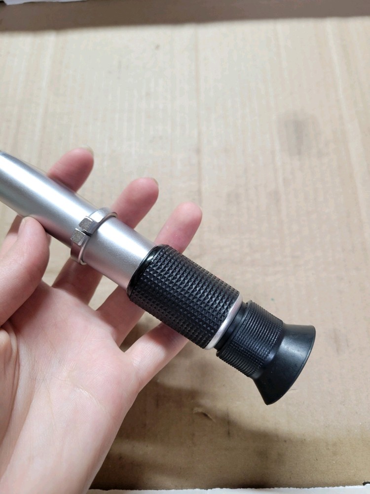 Hand/Portable Refractometer (Features ATC)