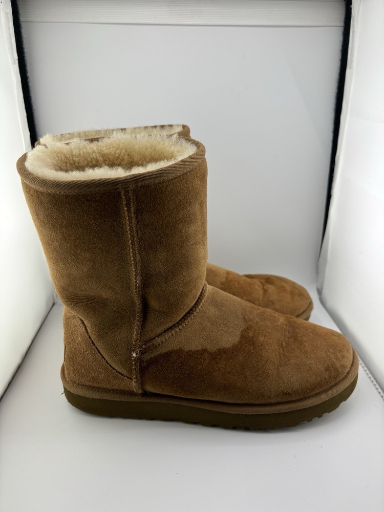 UGG Women's Classic Short boots Size 9 US Chestnut