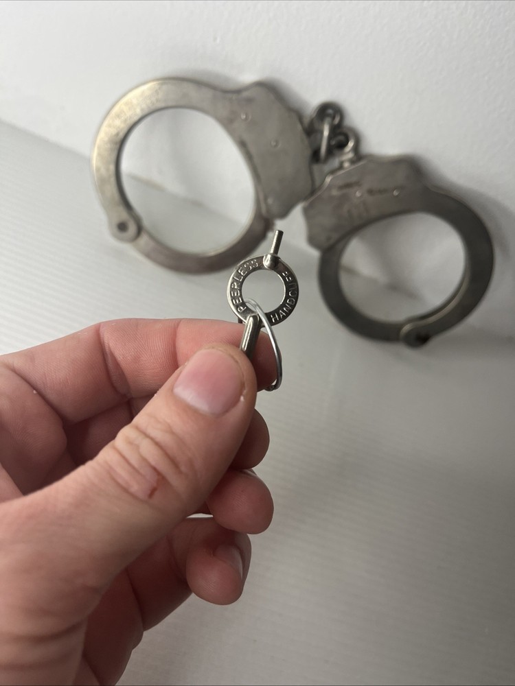 Peerless Handcuffs - Nickle Plated Model 300 With Official Key 🔥