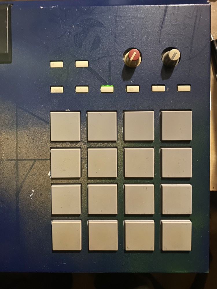 Akai MPC 2000XL MCD MIDI Production Center Sampler Sequencer Drum Machine Blue