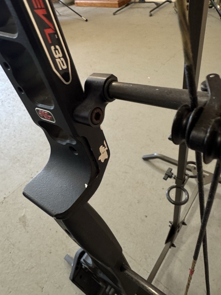 PSE EVO EVL 32 Compound Bow Right-Hand 25-30.5” 50-65#