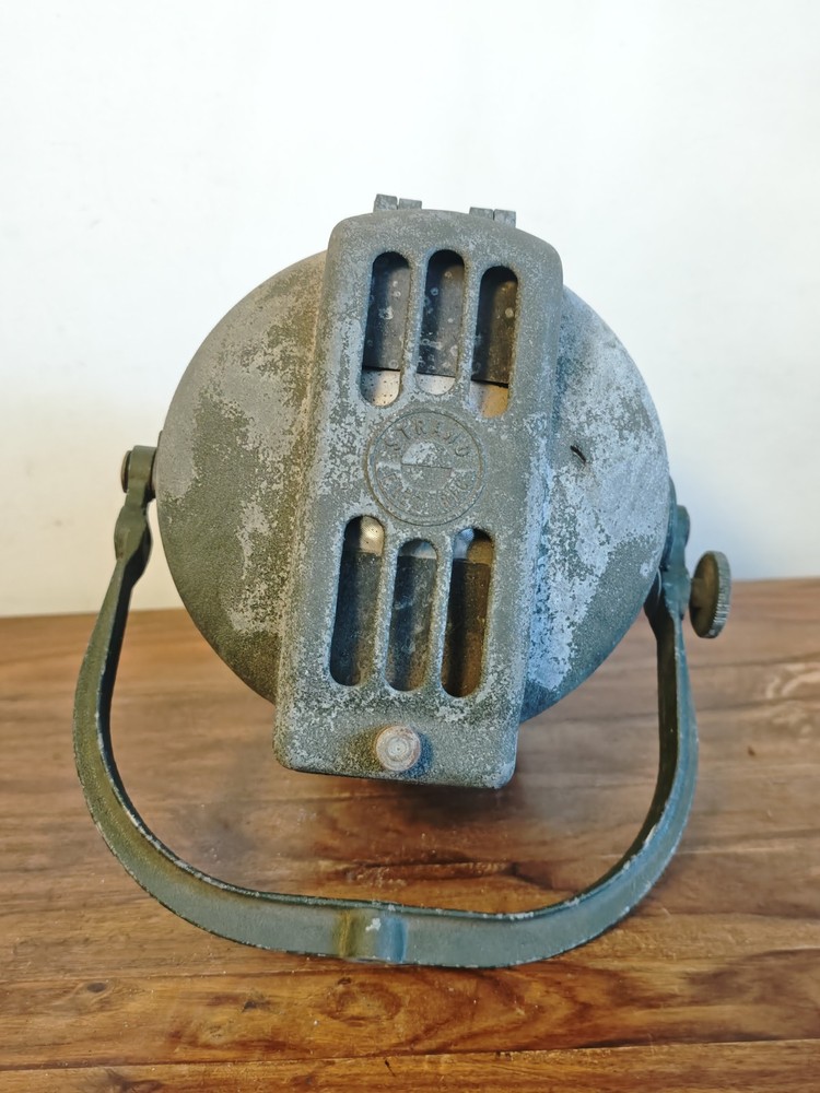 Strand Patt 23 Theatre Light (B)