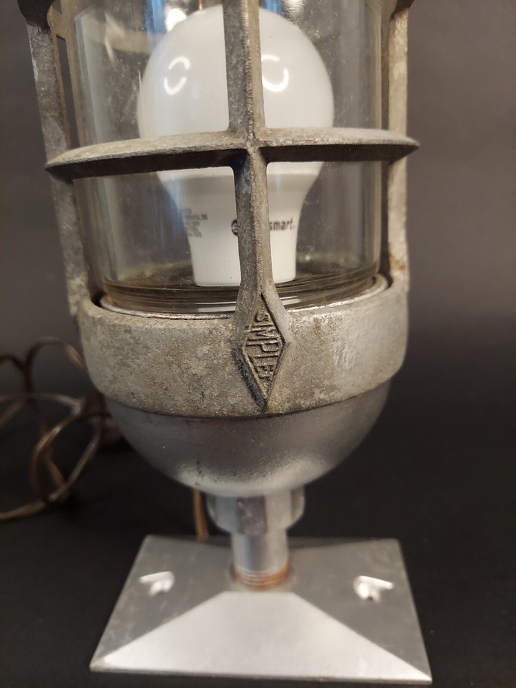 Vintage Simplet Industrial Light Fixture